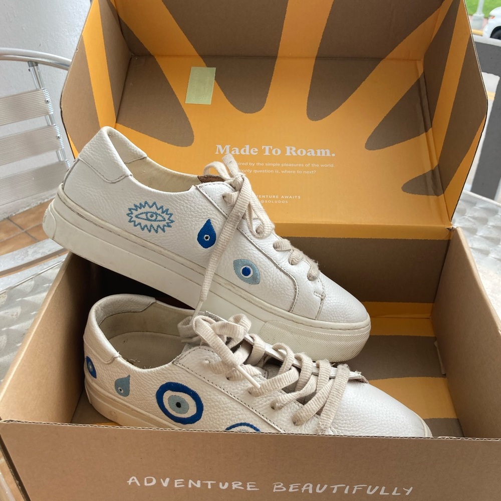 Soludos Cream and Blue Sneakers Classic Style